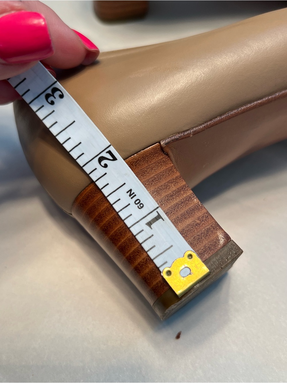 Salvatore Ferragamo Vintage Beige Leather Buckle Pumps - Picture 11 of 12